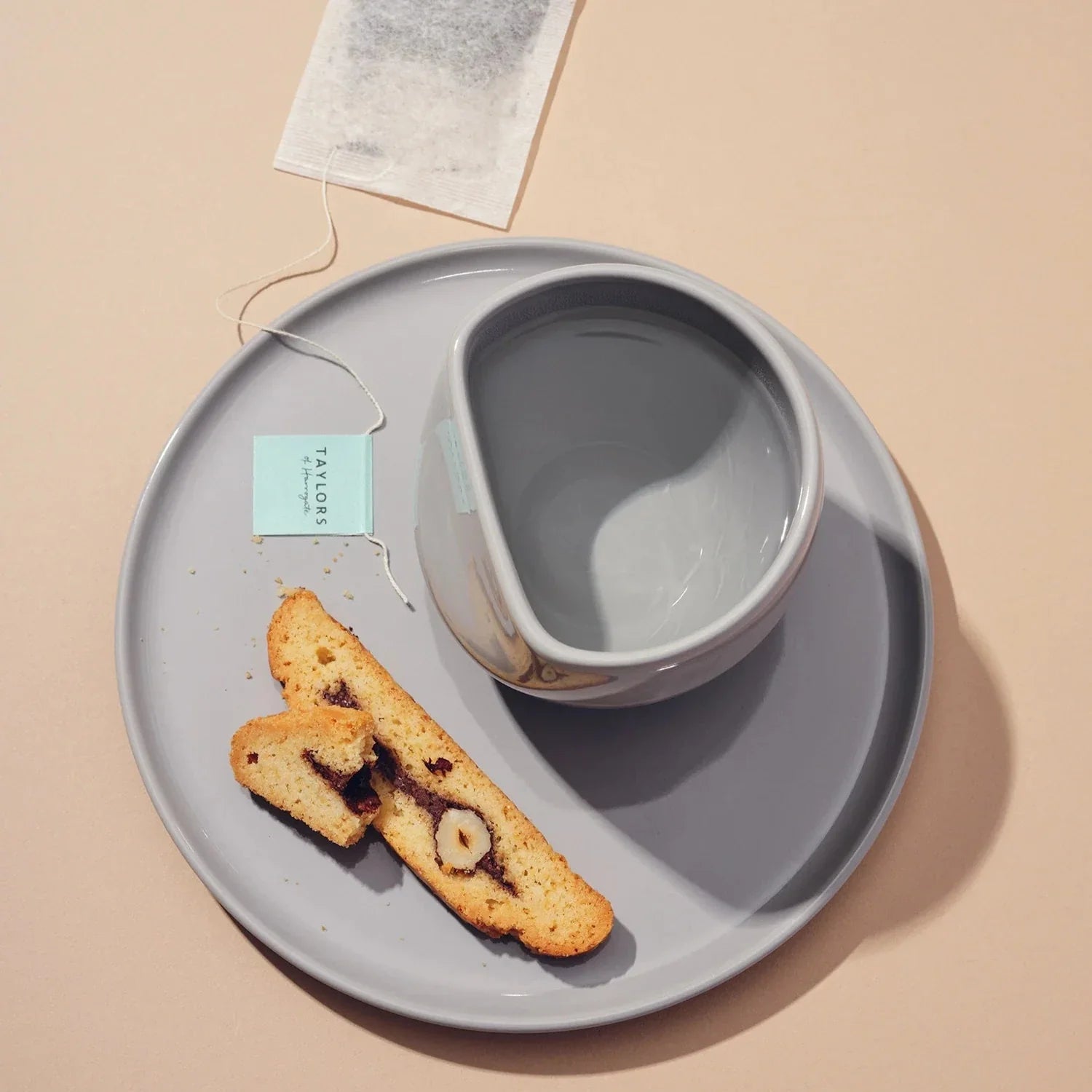 S/4 Medium Plate - dwellandremainFors Studio