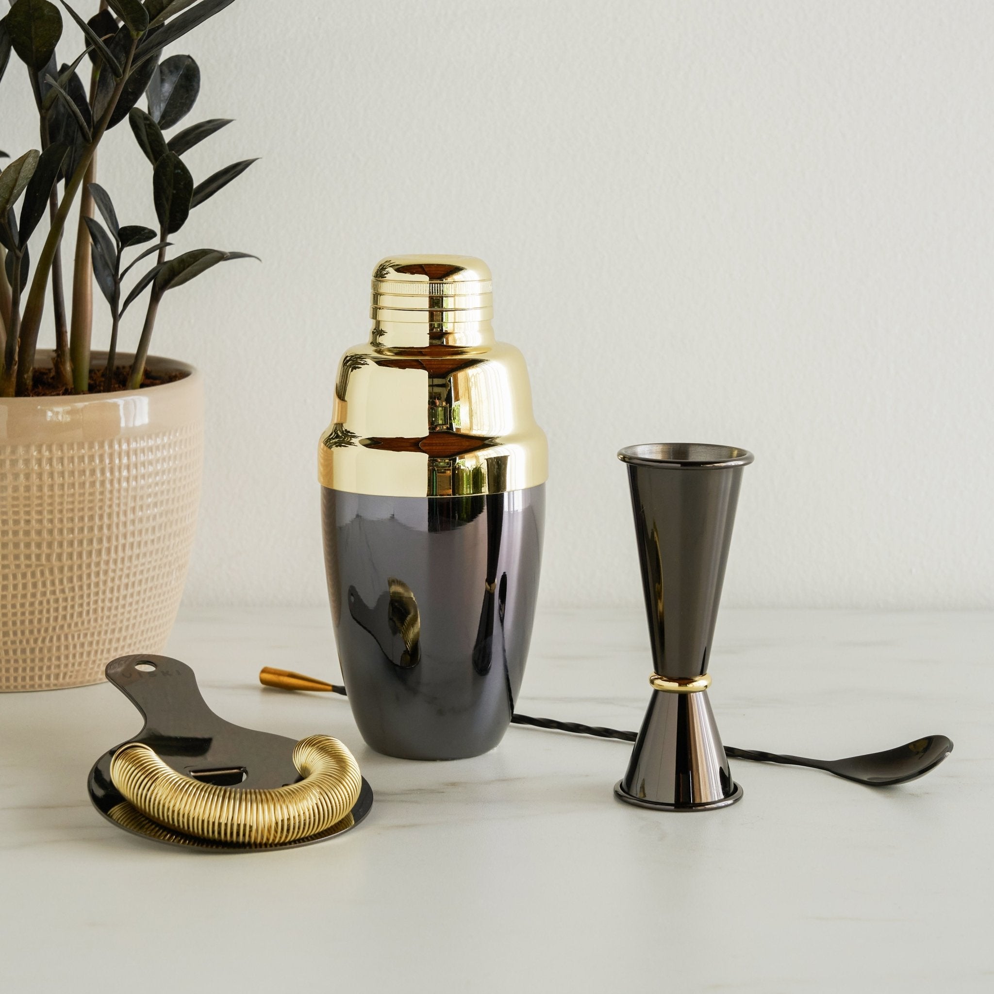 4 - Piece Stainless Steel Barware Set in Black & Gold - dwellandremainViski