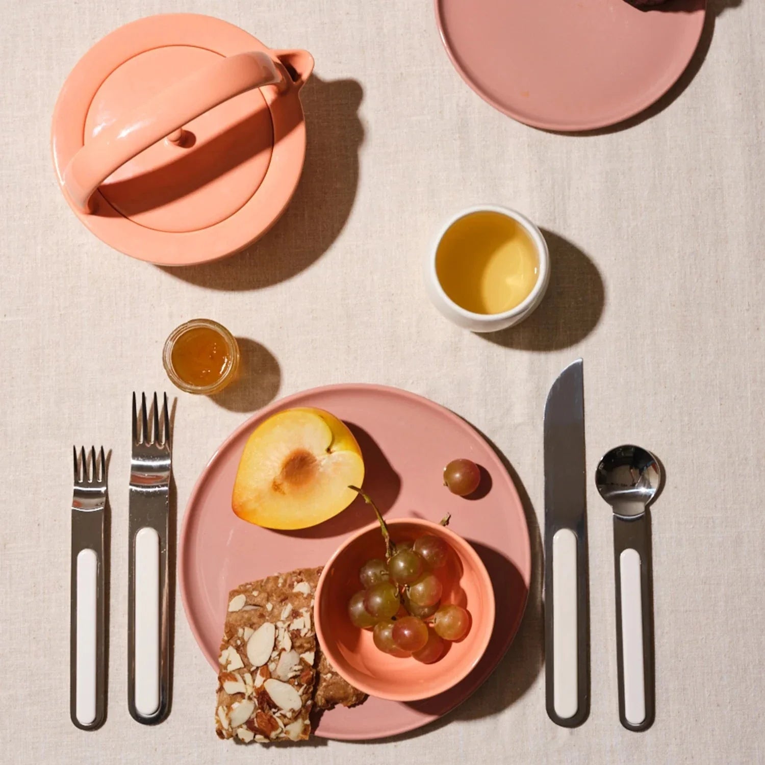 S/4 Medium Plate - dwellandremainFors Studio