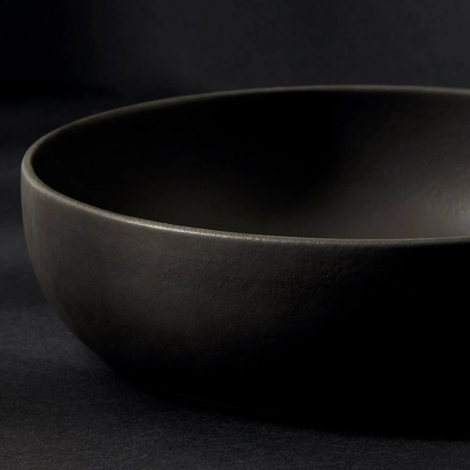 Shallow Stoneware Serving Bowl 60 oz - dwellandremainGHARYAN Stoneware & More North America