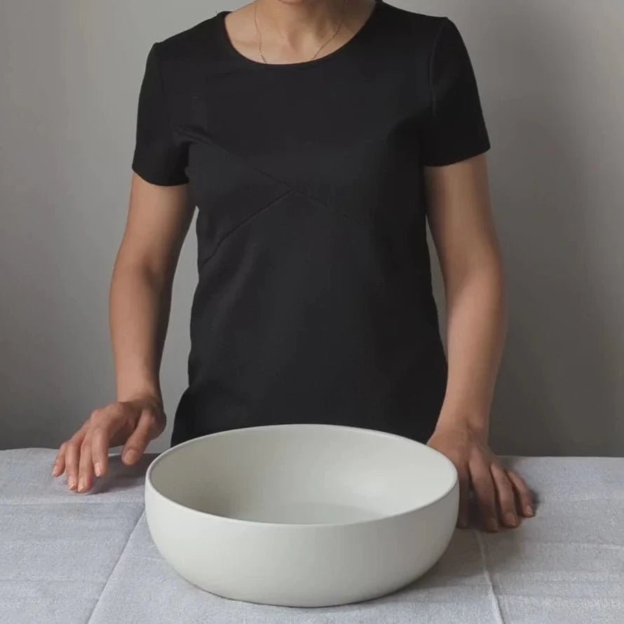 Shallow Stoneware Serving Bowl 60 oz - dwellandremainGHARYAN Stoneware & More North America