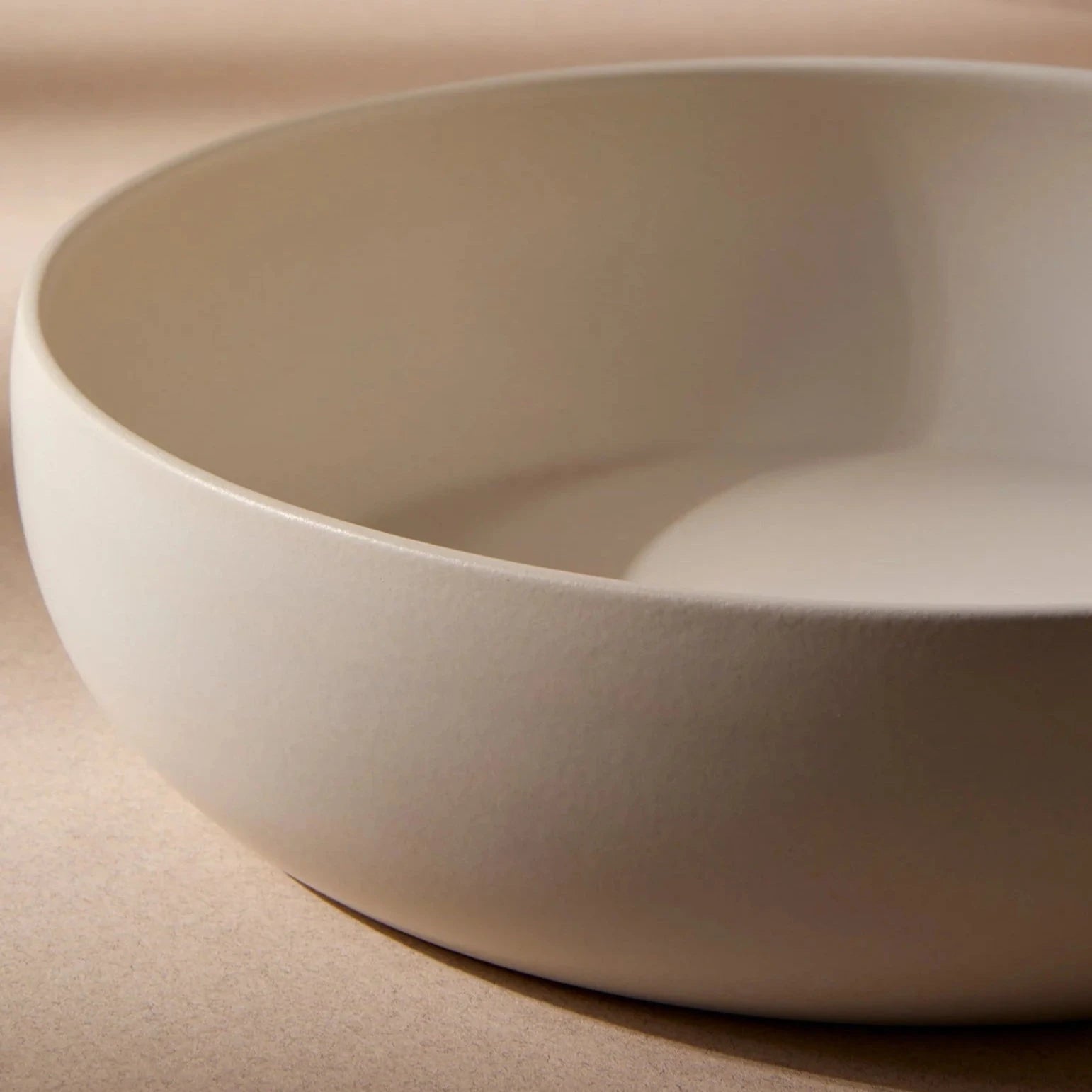 Shallow Stoneware Serving Bowl 60 oz - dwellandremainGHARYAN Stoneware & More North America